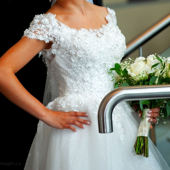 Wedding dress - Picture 1 of 5